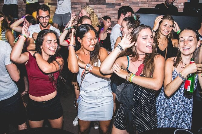 Social Pubcrawl Barcrawl Tulum - Stop 1: Mercado Centauro for Unlimited Drinks and Team Games