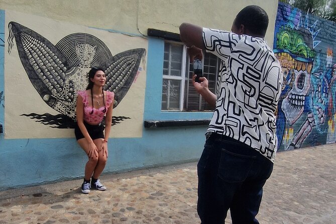 Street Art Tour With An Artist in Oaxaca - Stop 1: Los Arquitos de Xochimilco and the neighborhood story