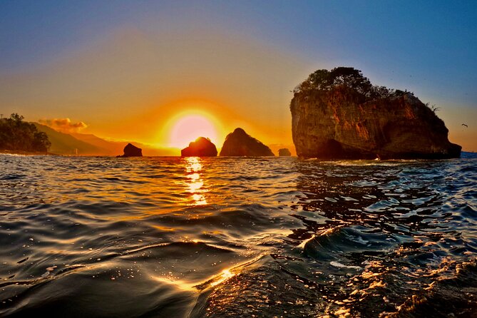 Sunset and Bioluminescence Boat Tour at Los Arcos Islands - Boat Size, Sea Conditions, and the Real Comfort Level
