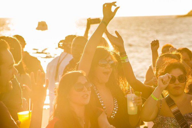 Sunset Fajitas Cruise in Los Cabos - The Arch stop: Cabo San Lucas Land’s End for postcard photos