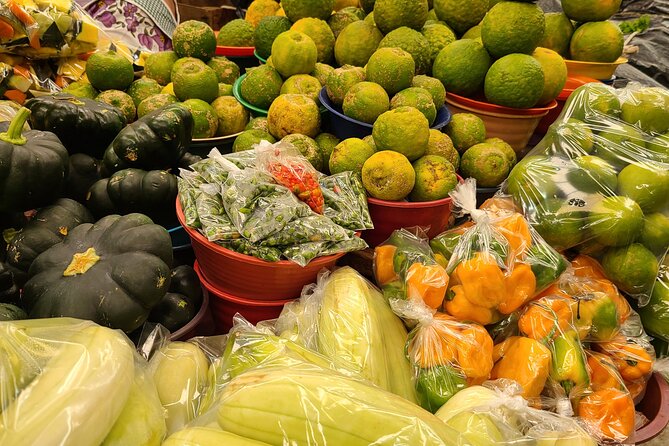 Taste of the Yucatan: Merida Cooking Class and Market Visit - Shopping for achiote, chaya, and habanero: how to read a Yucatán pantry