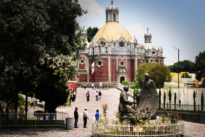 Teotihuacan & Basilica Guadalupe Tour with lunch - Teotihuacan Archaeological Zone: Sun and Moon Pyramids Plus Climb Time