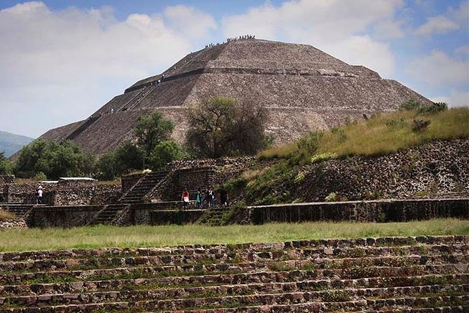 Teotihuacan & Basilica Guadalupe Tour with lunch - Plaza de las Tres Culturas: A 30-Minute History Primer You Actually See