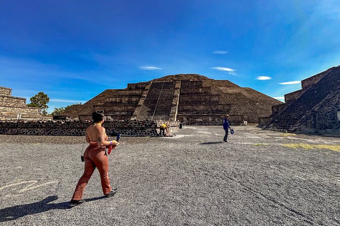 Teotihuacan Early Access Guided Tour with optional Lunch - The climb and the big viewpoint (Pyramid of the Moon)