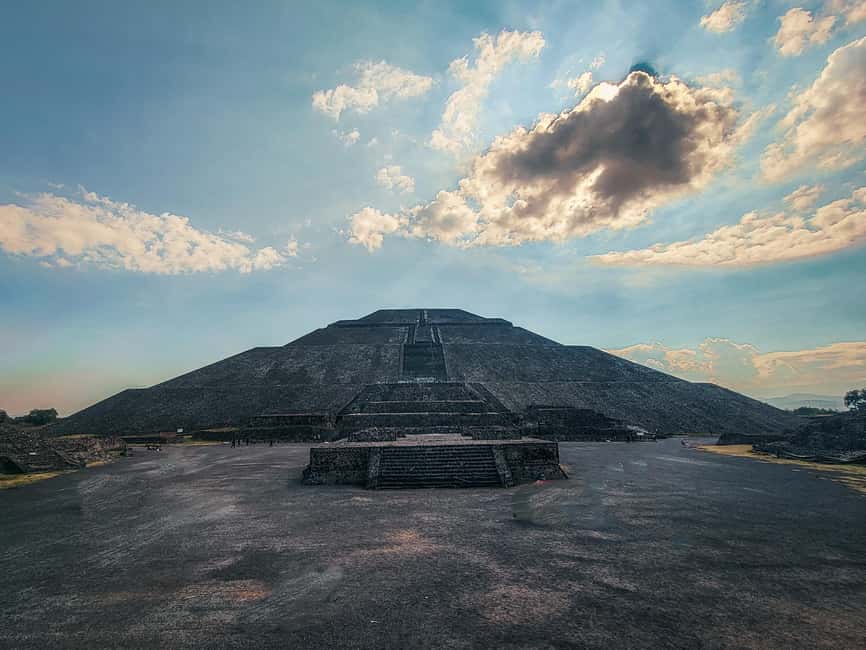Teotihuacan from Mexico City with early access - A 6:20 am meeting at Hostal Amigo, and why you feel it