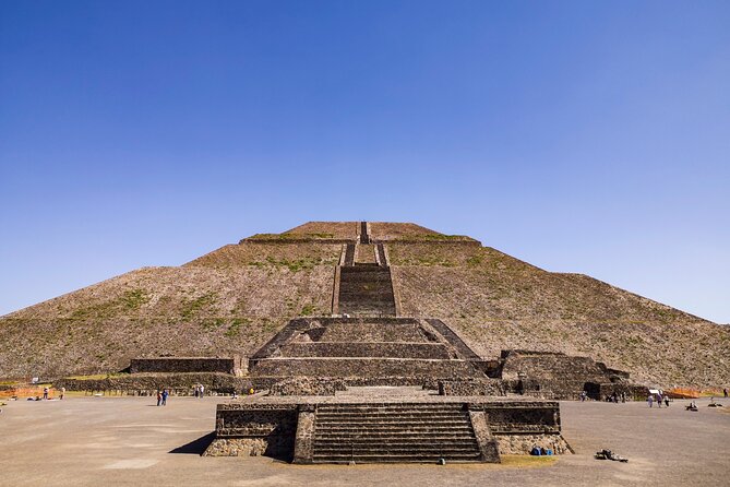 Teotihuacan Hot Air Balloon private or group tour - Stop 2: El Jaguar breakfast buffet, plus pulque and obsidian