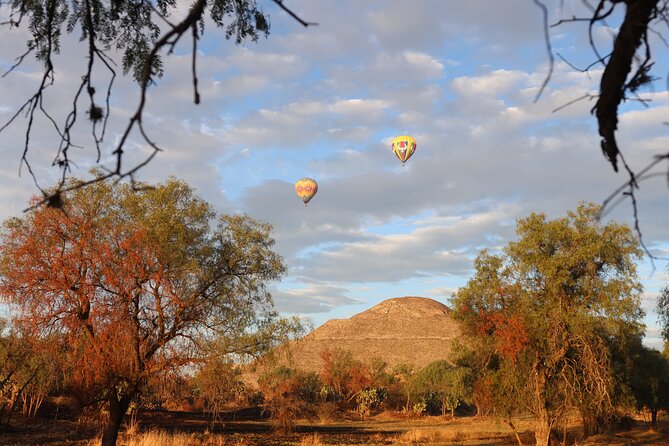 Teotihuacan Hot Air Balloon private or group tour - Stop 4: San Juan Teotihuacan caves, sun ray or cacao and pulque