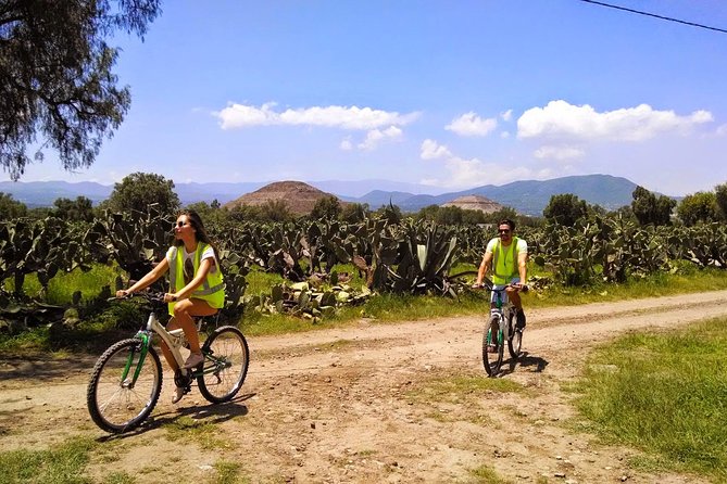 Teotihuacán plus Bike Tour - The guided walking tour inside Teotihuacán’s northern zone
