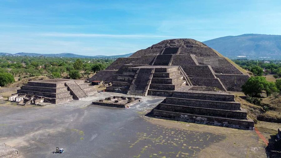 Teotihuacan Pyramids: Guided Tour with Entry Ticket Included - Price and value: What $31 gets you in real time