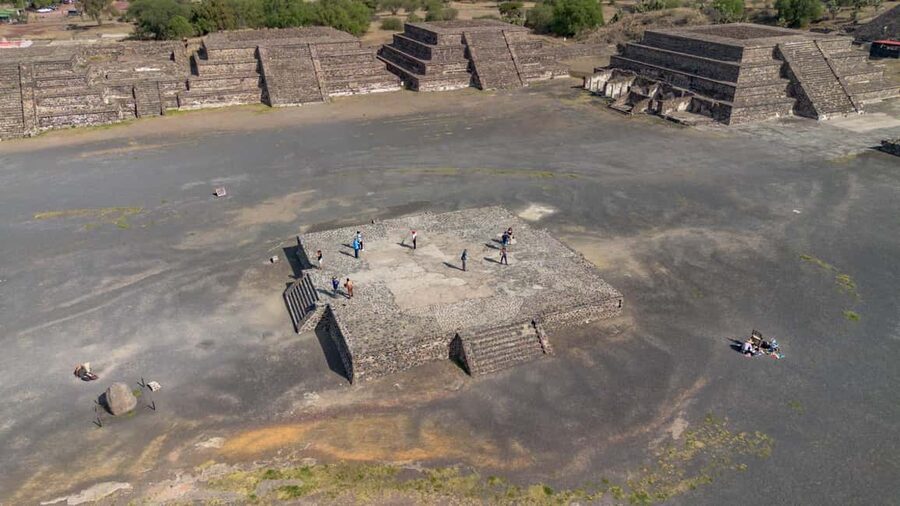 Teotihuacan Pyramids: Guided Tour with Entry Ticket Included - The Avenue of the Dead: The walking stretch that actually tells the story