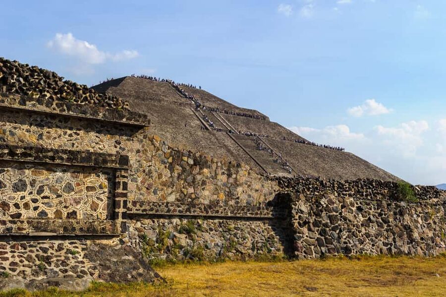 Teotihuacan Pyramids: Guided Tour with Entry Ticket Included - Should you book this Teotihuacan guided tour?