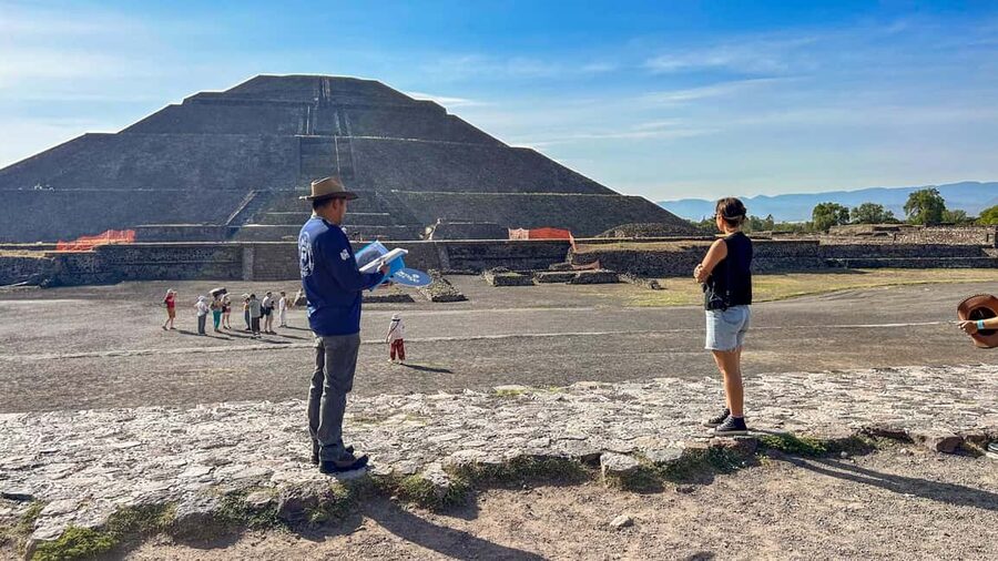 Teotihuacan Pyramids: Guided Tour with Entry Ticket Included - Pyramid of the Sun and Moon: Seeing scale up close (and why the guide helps)
