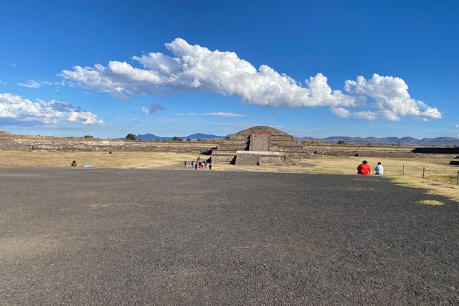 Teotihuacan Pyramids VIP Tour without Commercial Stops - The core experience: Avenue of the Dead and the big three pyramids