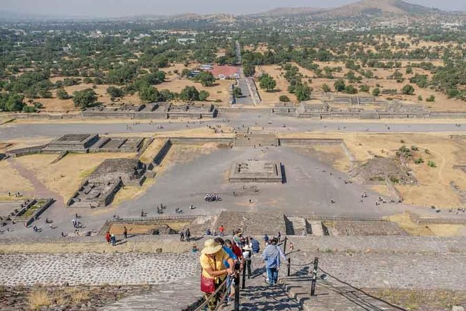 Teotihuacan, Shrine of Guadalupe & Tlatelolco Day Tour - Guides and small groups: why the human factor matters here