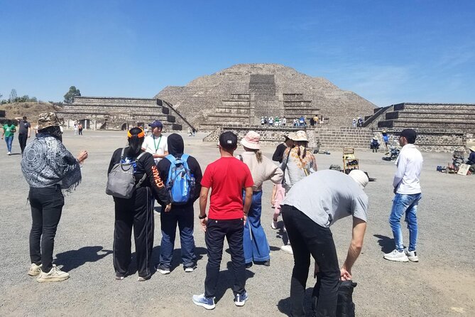 Teotihuacan Tour with Basilica of Guadalupe & Tlatelolco - Teotihuacan pyramids: Sun, Moon, and the best photo moments