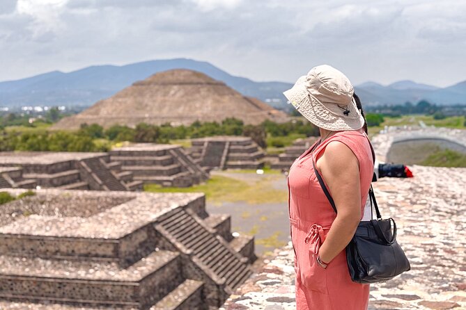 Teotihuacan without obligatory stops. No shops or restaurants. - Key highlights you will feel right away