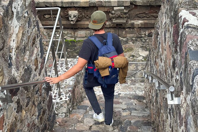 Teotihuacan without obligatory stops. No shops or restaurants. - Inside the zone: Causeway of the Dead, Sun Pyramid, and Moon Pyramid