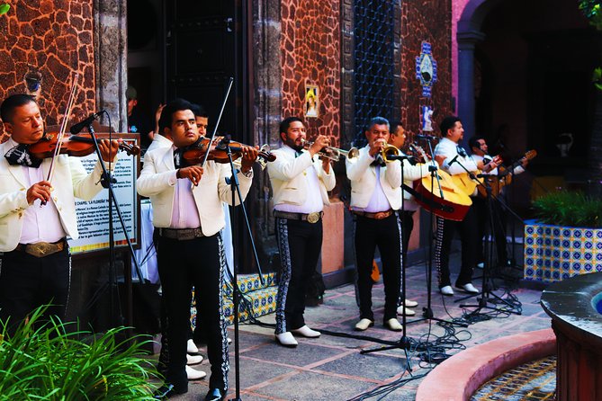 Tequila Express - Quinta Sauza finale: cantarito welcome, performances, and Tequila’s streets