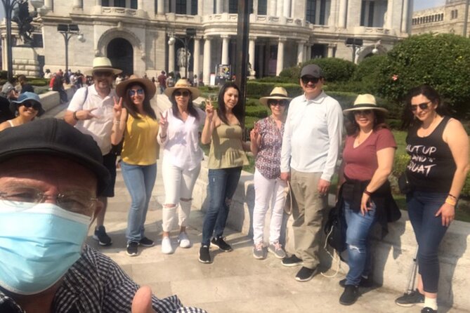 The best and most complete PRIVATE CITY TOUR through the Historic Center - Stop 4: Casa de los Azulejos, the Interior, and Bathroom Relief