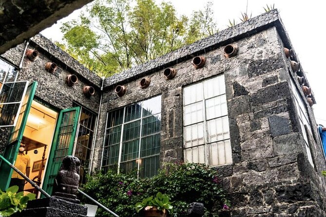 Ticket for the Frida Kahlo Museum - Inside Museo Frida Kahlo: house, garden, art, and wardrobe context