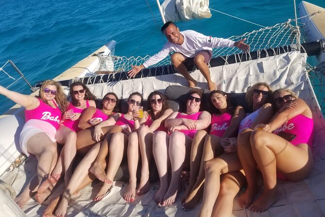 Tour Isla Mujeres Premium - Club Playa Mexico: lunch, open bar, and beach-club reality