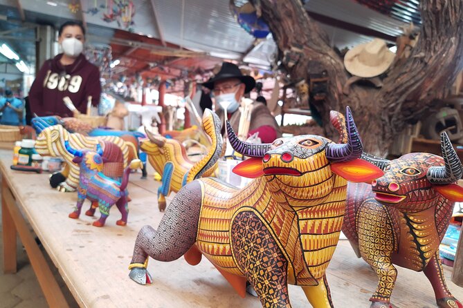 Tour Monte Albán "clasico" - Stop 3: Alebrijes workshop in Arrazola, where the art story becomes visible