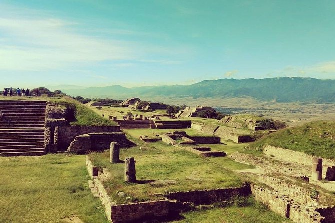 Tour Monte Albán "clasico" - Stop 5: San Bartolo Coyotepec black clay ceramics, slow craft with big meaning