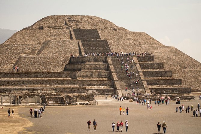 Tour to the Pyramids of Teotihuacán and Basilica of Guadalupe - Transport comfort, traffic delays, and how to plan your expectations