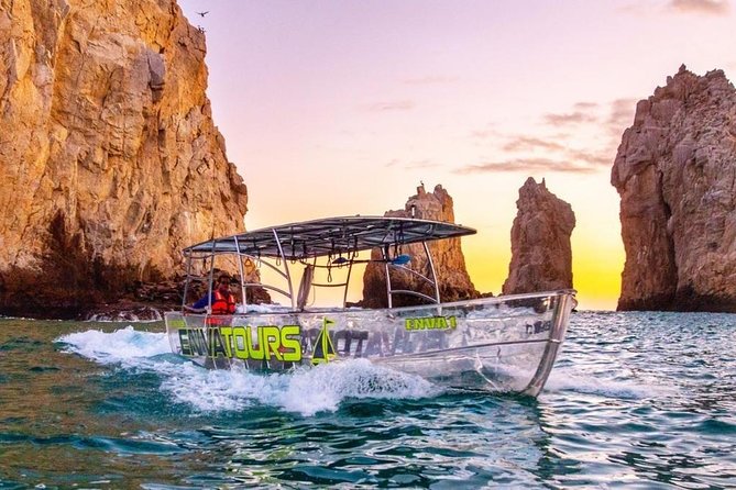 Tours in Cabo, Paseo al Arco and Fin de la Tierra in the only Clear Boat - What the guide and captain do during your ride