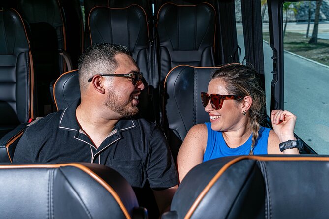 Transporte Privado del aeropuerto de Cancún a Cancún o Riviera - Cancún Airport to Your Hotel, Without the Guessing