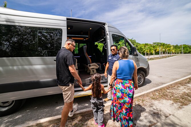 Transporte Privado del aeropuerto de Cancún a Cancún o Riviera - Your Ride Experience, Comfort Plus Included Snacks