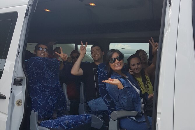 Traslados Privados del Aeropuerto de Cancun a Playa del Carmen - The Driver, The Sign, And How Flight Tracking Helps