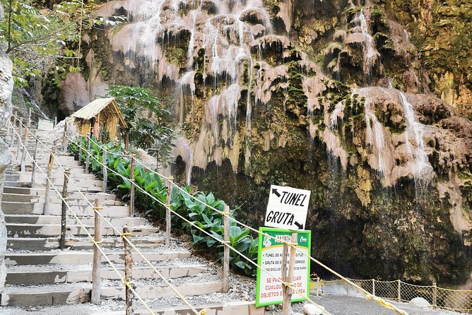 Travel to Tolantongo: Transportation and tickets - What your guide and driver do all day (and why you should care)