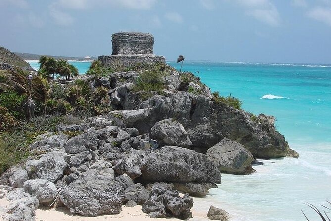 Tulum Express - Free time at Tulum, photos, and the beach below the cliff