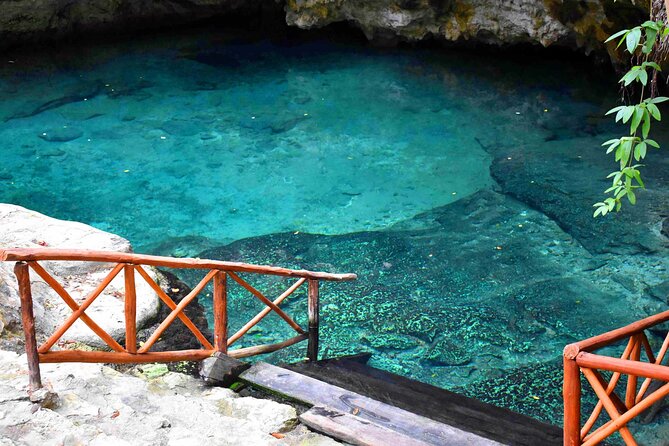 Tulum Ruins 4 Cenotes & Giant Sculpture - Stop 1: Tulum ruins, sea views, and included entry