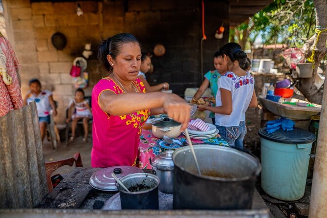 Unlock Teotihuacan Pyramids: Private Tour & Delicious Local Lunch - Casa de los Azulejos meeting point and getting out of Mexico City by local transit