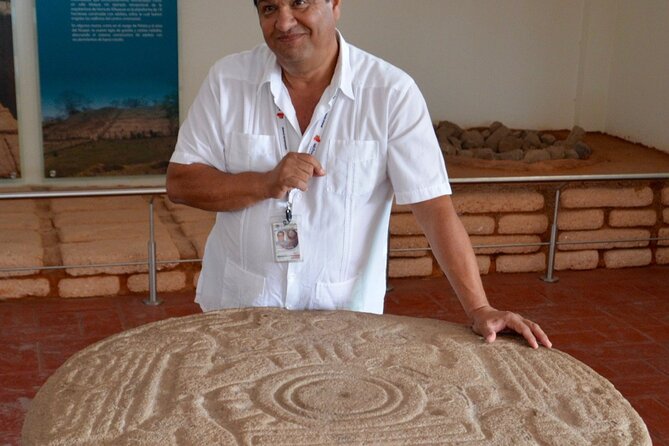 Xihuacan Culture and Archaeology Tour - Soledad de Maciel: where old neighborhoods sit under new life
