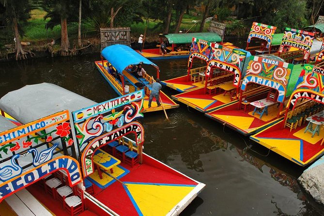 XOCHIMILCO & COYOACAN (Private) - Passing Sights on the Way: The Road Trip Commentary Bonus
