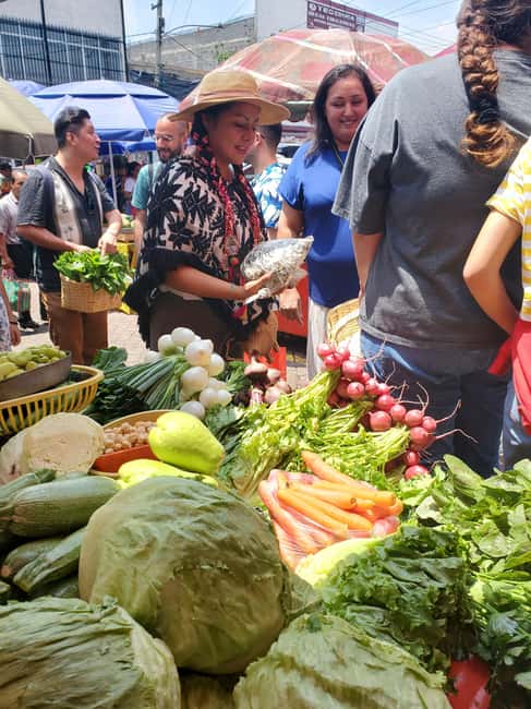 Xochimilco: Market, Food and Nature ¡All included! Tour - Market Time: Shopping for Tlapique on Chinampa-Grown Ingredients